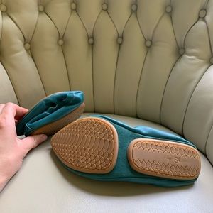 Yosi Samra NWOT teal leather flats